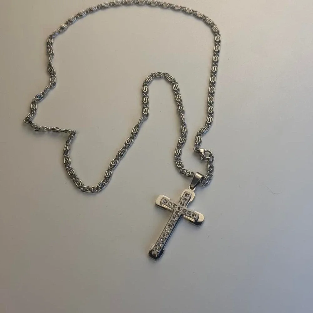 Gold cross pendant necklace